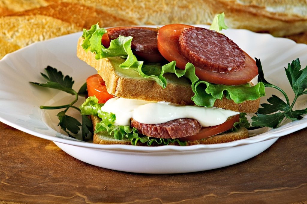 cat costa o casa de 70 mp din panouri sandwich