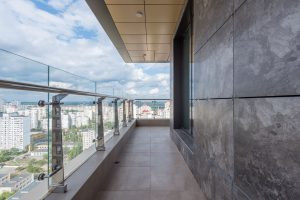 Cum imi dau seama daca balustradele din sticla sunt montate corect?